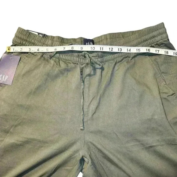 NWT - GAP lightweight pull-on pants. Color is Grapeleaf. Size Large - Picture 4 of 9